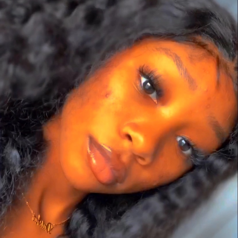 Meet your Posher, Daisha